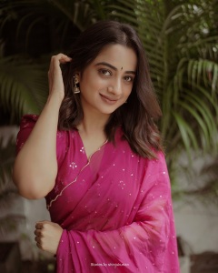 namitha-pramod-beautiful-photos-in-different-dresses-035