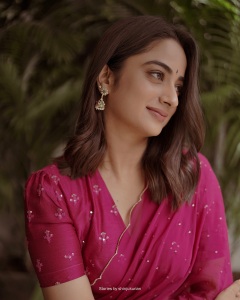 namitha-pramod-beautiful-photos-in-different-dresses-036