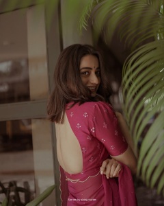namitha-pramod-beautiful-photos-in-different-dresses-038