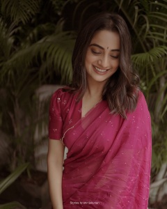 namitha-pramod-beautiful-photos-in-different-dresses-040