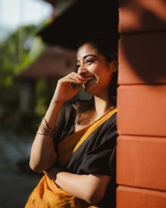 namitha-pramod-in-black-saree-with-orange-border-dress-photos-012