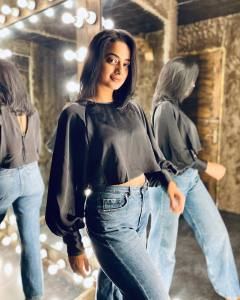 namitha-pramod-in-black-top-and-jeans-photos-001