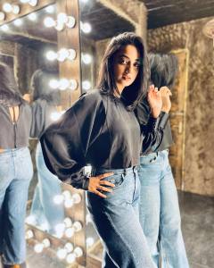 namitha-pramod-in-black-top-and-jeans-photos-006