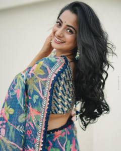 namitha-pramod-in-blue-kalamkari-saree-photos-002