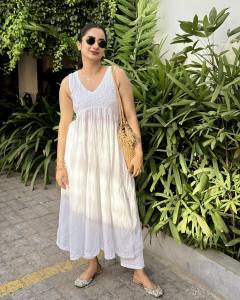 namitha-pramod-in-fit-and-flare-white-cotton-dress-design-photos-001