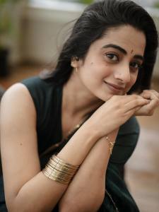 namitha-pramod-in-green-saree-photos-004