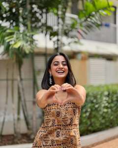 namitha-pramod-in-kalamkari-sleeveless-top-dress-photos-004