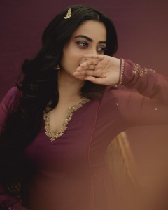 namitha-pramod-in-light-Magenta-colour-churidar-with-design-for-party-photos-016
