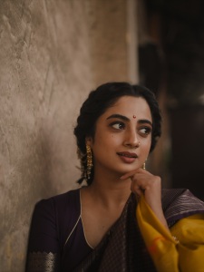 namitha-pramod-in-mango-yellow-saree-with-coffee-colour-blouse-photos-006
