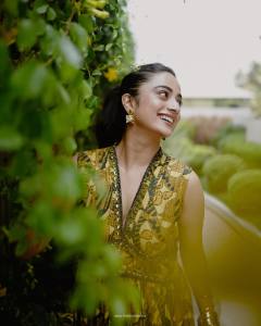 namitha-pramod-in-multicolor-sleeveless-long-dress-001