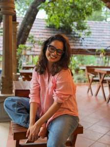 namitha-pramod-in-peach-colour-shirt-with-jeans-outfit-photos-003