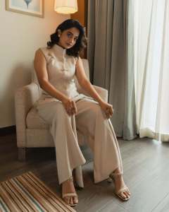 namitha-pramod-in-trending-function-outfit-look-ideas-photos-002