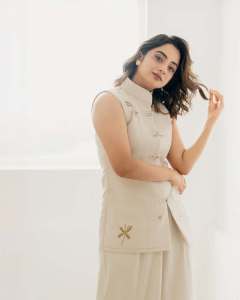 namitha-pramod-in-trending-function-outfit-look-ideas-photos-008