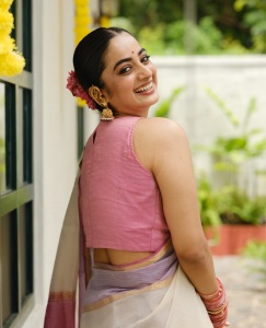 namitha-pramod-in-trending-function-outfit-look-ideas-photos-012