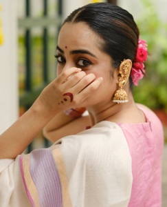 namitha-pramod-in-trending-function-outfit-look-ideas-photos-018