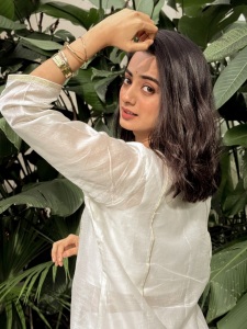 namitha-pramod-in-white-silk-kurti-with-embroidery-design-photos-001