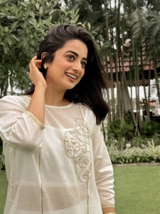 namitha-pramod-in-white-silk-kurti-with-embroidery-design-photos-006