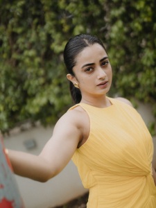 namitha-pramod-in-yellow-color-dress-outfit-photos-003