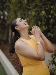 namitha-pramod-in-yellow-color-dress-outfit-photos-005