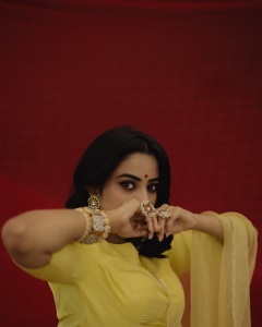 namitha-pramod-in-yellow-latest-trend-lehenga-for-function-photos-001