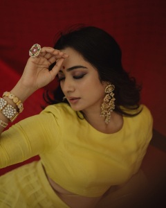 namitha-pramod-in-yellow-latest-trend-lehenga-for-function-photos-009
