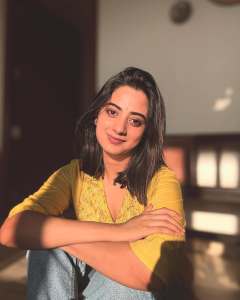 namitha-pramod-in-yellow-top-with-pants-photos-001