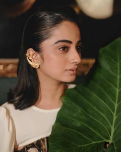 namitha-pramod-latest-photos-in-full-length-skirt-with-crop-top-ideas-003