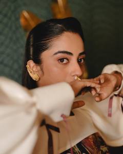 namitha-pramod-latest-photos-in-full-length-skirt-with-crop-top-ideas-011