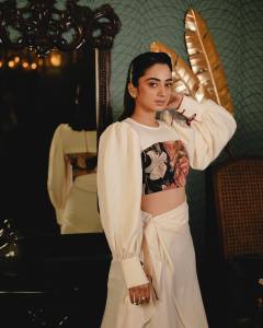 namitha-pramod-latest-photos-in-full-length-skirt-with-crop-top-ideas-015