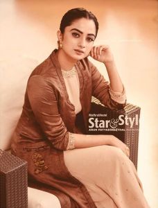 namitha pramod latest pics8765-004