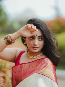 namitha-pramod-latest-styling-dress-and-makeup-look-photos-017