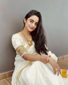 namitha-pramod-new-onam-photos-in-kerala-saree-004