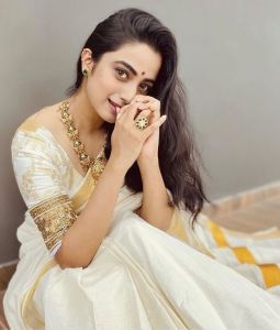 namitha-pramod-new-onam-photos-in-kerala-saree