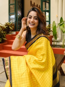 namitha-pramod-new-photos-and-hair-style-photos-018