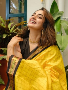 namitha-pramod-new-photos-and-hair-style-photos-023