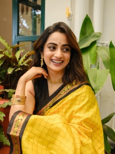namitha-pramod-new-photos-and-hair-style-photos-027