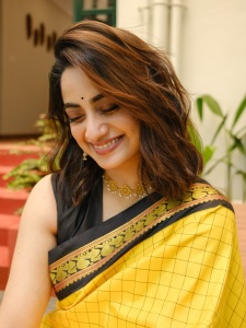 namitha-pramod-new-photos-and-hair-style-photos-029