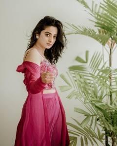 namitha-pramod-new-photos-from-eesho-movie-promotion-003