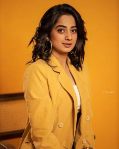 namitha-pramod-new-photos-in-yellow-blazer-006