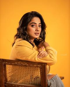 namitha-pramod-new-photos-in-yellow-blazer-007