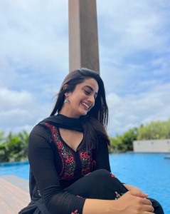 namitha-pramod-photos-in-churidar-002