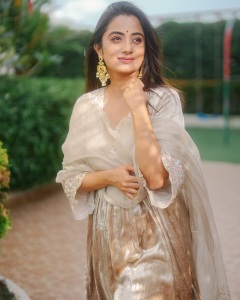 namitha-pramod-photos-in-churidar-008