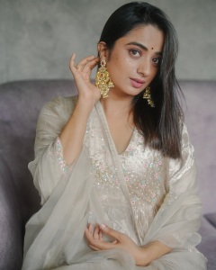 namitha-pramod-photos-in-churidar-009