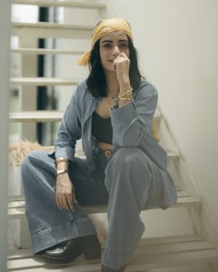 namitha-pramod-stylish-poses-for-photos-001