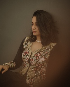 namitha-pramod-stylish-poses-for-photos-016