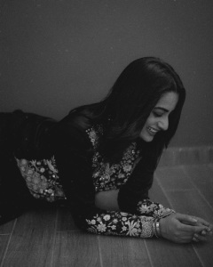 namitha-pramod-stylish-poses-for-photos-017