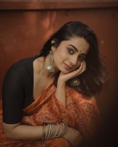 namitha-pramod-stylish-poses-for-photos-021