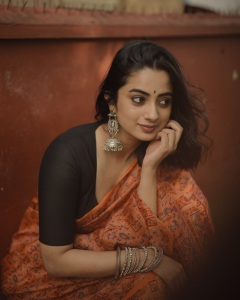 namitha-pramod-stylish-poses-for-photos-037
