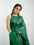 namitha-pramod-in-rich-emerald-green-fabric-with-a-subtle-sheen-characteristic-of-fine-silk-saree-Paired-with-a-matching-sleeveless-round-neck-blouse-photos-001