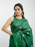 namitha-pramod-in-rich-emerald-green-fabric-with-a-subtle-sheen-characteristic-of-fine-silk-saree-Paired-with-a-matching-sleeveless-round-neck-blouse-photos-009